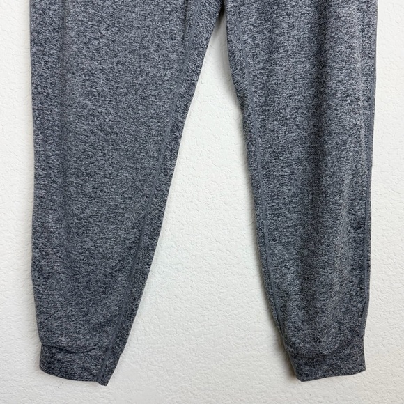 Vuori Performance DreamKnit Jogger
Pants in Heather Grey - Picture 6 of 12